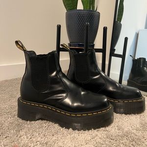 Doc Marten 2976 SMOOTH LEATHER PLATFORM CHELSEA BOOTS